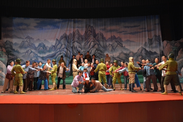 WWE2011年3月27日神秘人对那个人的胜利音