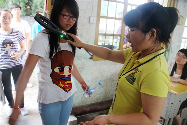 2014高考史上最严:全国各地考点加强无线电监