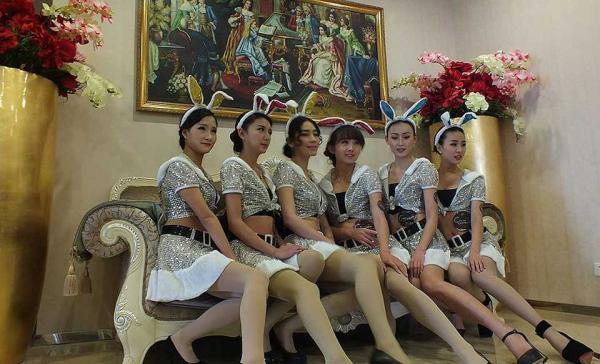 FT谈中国圣诞节:与双11一样用包裹填满精神空虚_国际_人民论坛网