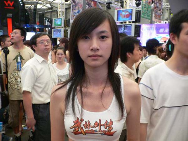 ChinaJoy遭扫黄 回顾10年前拆奶罩也曾清纯