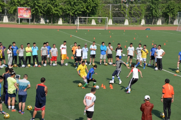 培养既懂教育又懂足球的师资_书香中国