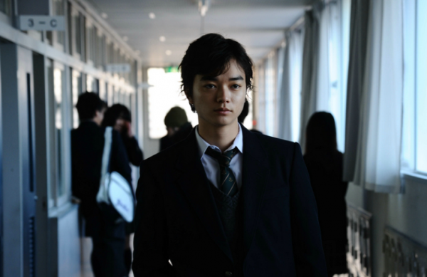 《寄生兽》热映 主演24岁的染谷将太已演戏十五年_文艺评论_人民论坛网