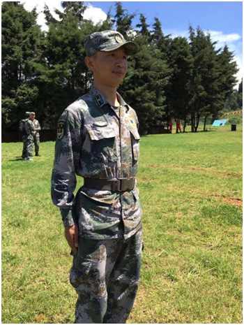 75集团军某旅副营长杨劲，2003年入伍，参加过黎以国际维和以及包括汶川地震救援等多次救援任务