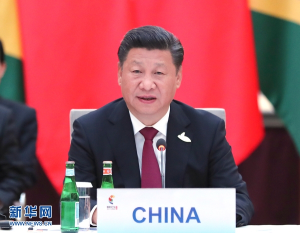7月7日，国家主席习近平在德国汉堡主持金砖国家领导人非正式会晤，发表引导性讲话和总结讲话。 新华社记者 马占成 摄 