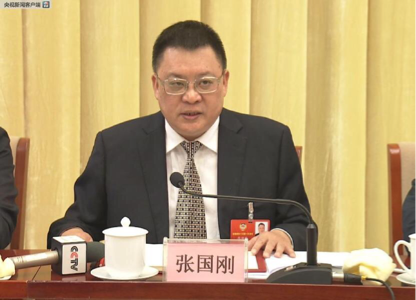 图为全国政协委员、农工党湖南省委副主委、中南大学湘雅医院副院长张国刚在“两会”上呼吁：“守护针尖上的安全”，杜绝过度输液、用药。
