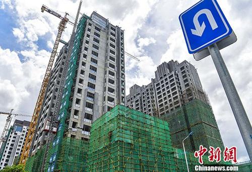 资料图：海南省一处在建中的楼盘。 <a target='_blank'  data-cke-saved-href='http://www.chinanews.com/' href='http://www.chinanews.com/'><p  align=