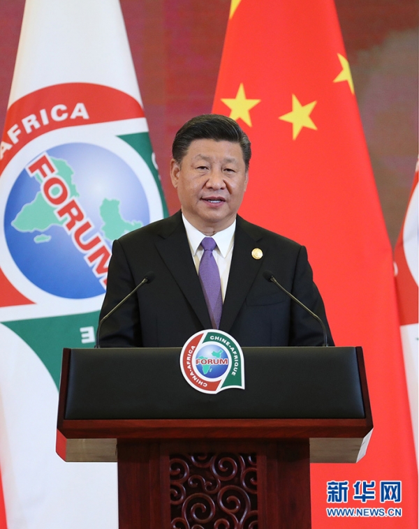 9月3日，国家主席习近平和夫人彭丽媛在北京人民大会堂举行宴会，欢迎出席中非合作论坛北京峰会的外方领导人和夫人。这是习近平在晚宴上发表致辞。 新华社记者 谢环驰 摄