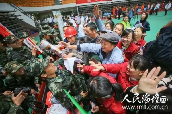 市民们积极踊跃参加体验活动