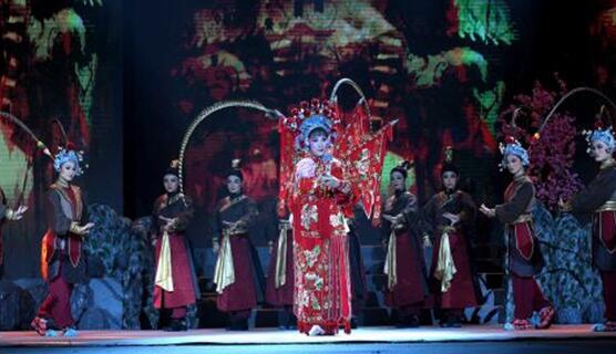 越剧的特点是什么 (越剧的特点是什么有什么代表作)