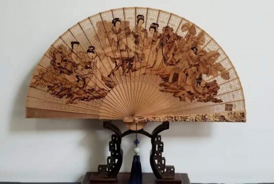 拉烫檀香扇《琴棋书画》 宽59cm，厚3cm，高33cm 中国工艺美术大师 邢伟中