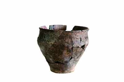 封土中出土陶器 本文图片均由新疆文物考古研究所提供
