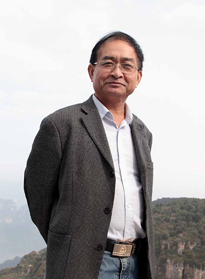 秦保家近照