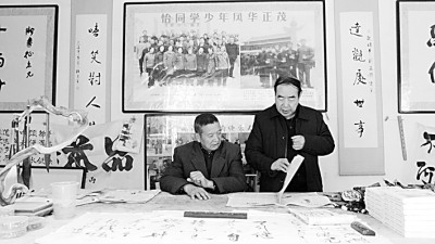 贾平凹（右）与刘高兴 图片摄影：刘鹏飞