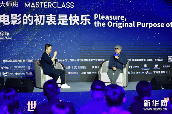 　10月12日，徐峥（右）在第七届丝绸之路国际电影节大师班上分享电影创作感悟。新华社记者 邵瑞 摄