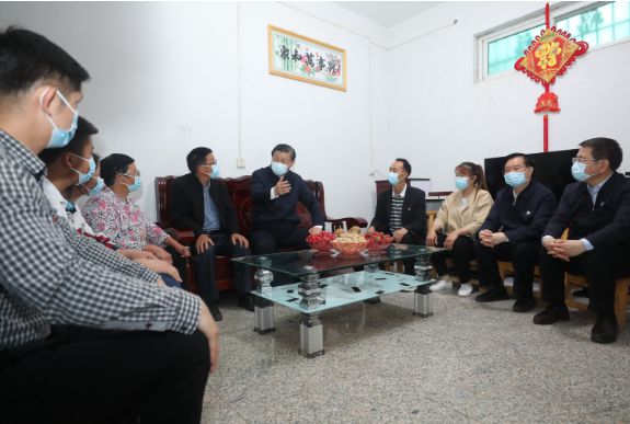 习近平:共产党打江山、守江山,守的是人民的心(图1) image.png