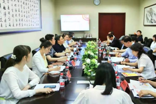 人民论坛座谈会现场