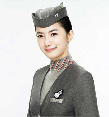 头等舱空姐的收入秘密_空姐月收入(2)