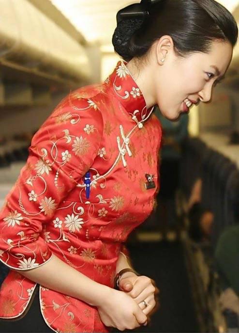 头等舱空姐的收入秘密_空姐月收入(3)