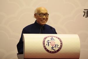 中国人民大学哲学院一级教授、博士导师，中国人民大学孔子研究院院长张立文