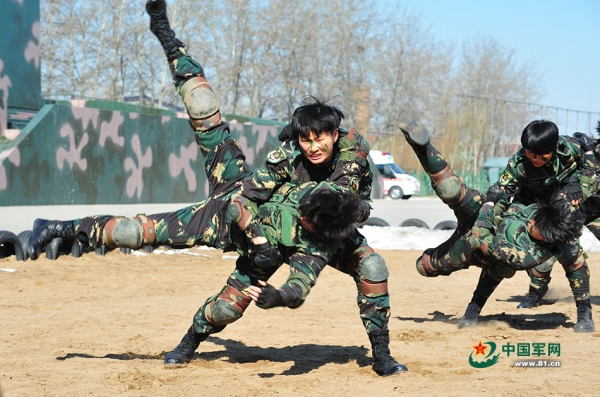 特战女兵:我们的口号是"内外兼修 软硬兼施"(3)