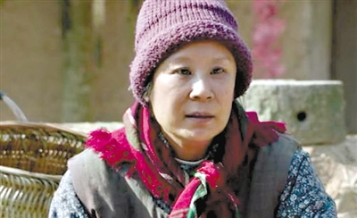 苏小明扮演雷东宝的母亲.(《大江大河》剧照)