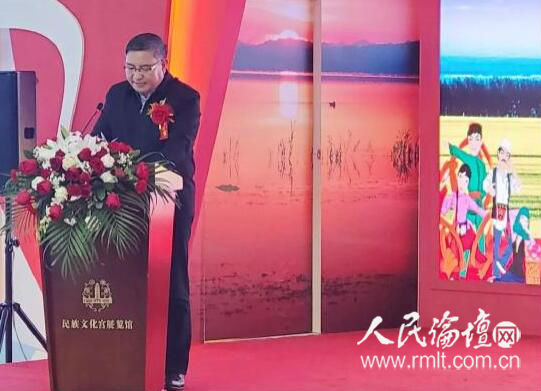 会议由海东市政府副市长袁波主持.