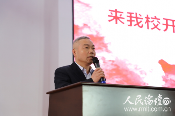 长郡斑马湖中学提前上演高校大片