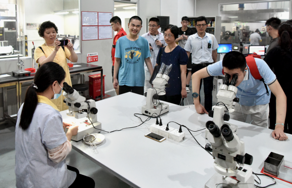 "晨星的孩子"再次参访晨光文具