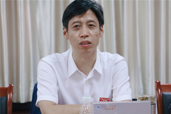华南理工大学广州学院校长杨中民讲话(陈姣娣 摄)