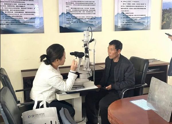 中阳县下枣林乡组织开展各类志愿服务活动，帮助“空心村”老人认证相关资料、开展健康体检等。