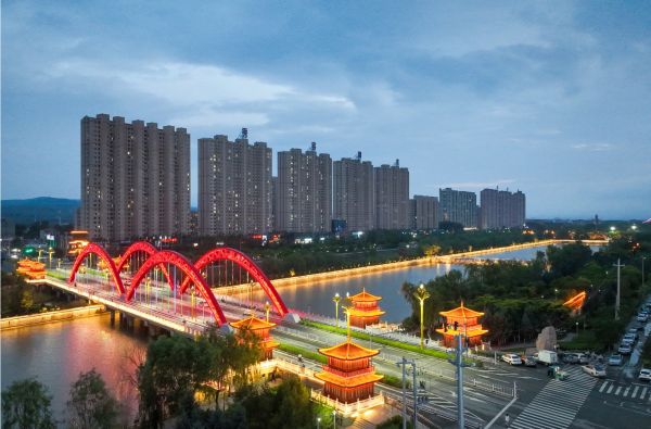 崇文桥畔 夜色流彩。