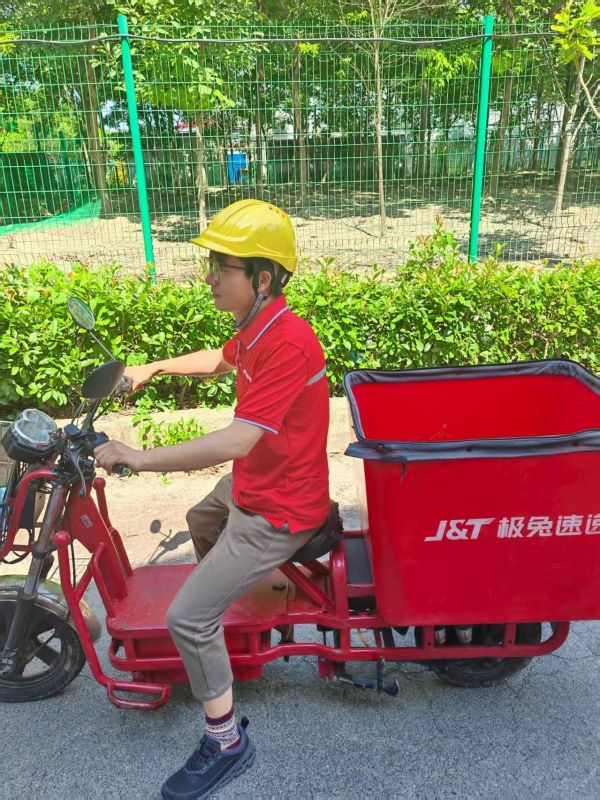我们来到极兔速递上海青浦赵巷中部网点