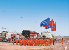 右图图注：参与“应急使命·2024”超强台风防范和特大洪涝灾害联合救援演习
