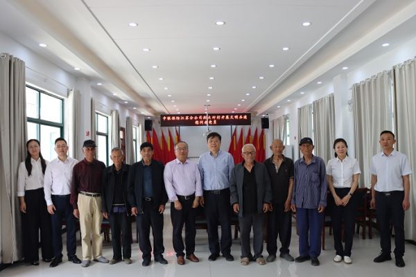 图10 中银保险江苏分公司联合盐城市响水县大圩村开展文明共建活动