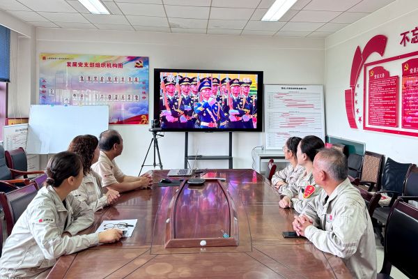 大唐蒲城发电公司观看九三阅兵直播 (5)