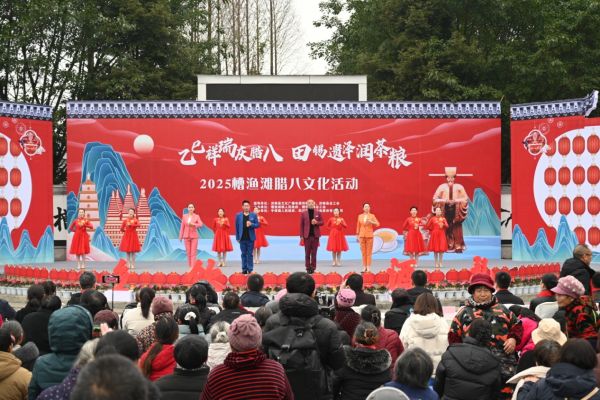 图 2 川投能源槽渔滩公司理论宣讲小分队以快板方式宣讲党的二十大精神