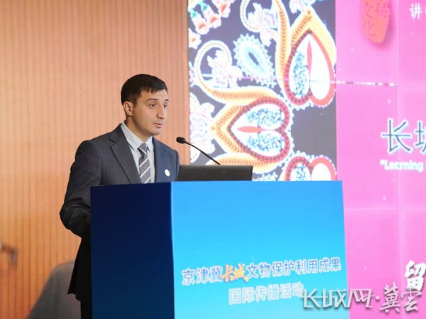 留学生萨迪格讲述自己与长城的情缘。郭政 摄