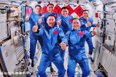 神舟二十一号航天员乘组顺利进驻“天宫”