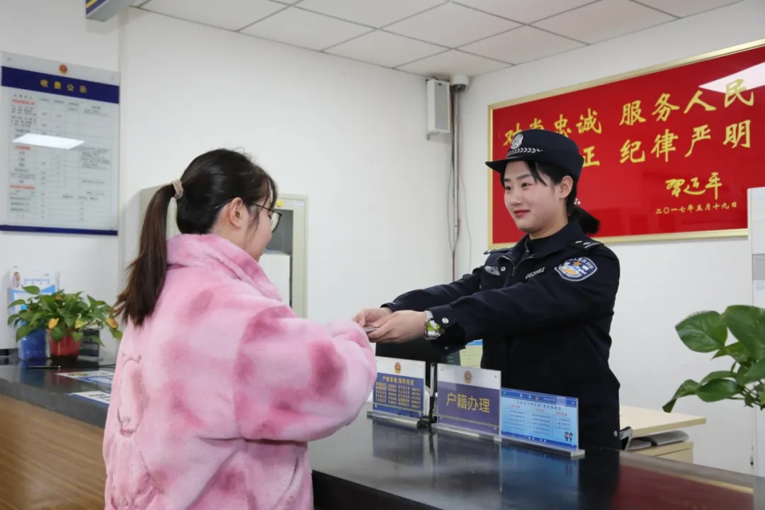 圖五：聯(lián)系服務(wù)群眾 實干贏得滿意