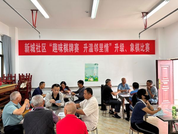 图为社区养老服务中心其乐融融场景