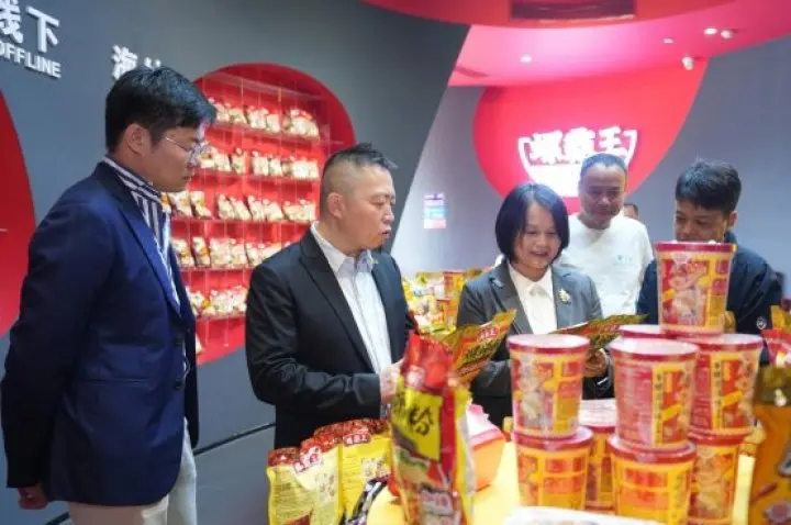 广西柳州螺蛳粉“油辣包”或将升级