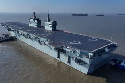 海军四川舰开展首次航行试验