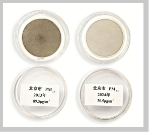 2013 年和 2024 年从北京市大气环境监测仪上取下的滤膜对比（北京市生态环境监测中心 供图）