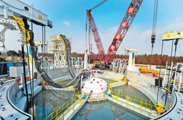 崇太长江隧道国产盾构机组团施工