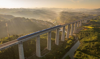 北京与延安首次开行高铁动车组列车