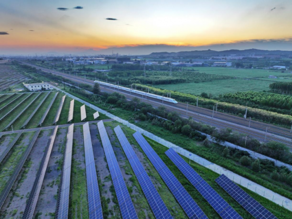 齐鲁石化光伏发电项目 刘玉佳摄