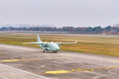 全球首款混合动力无人运输机首飞成功