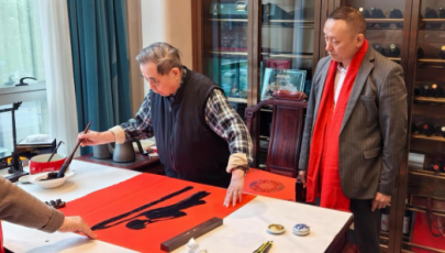 湖南麓沩轩书画院开展“翰墨凝大爱、新春暖基层”活动