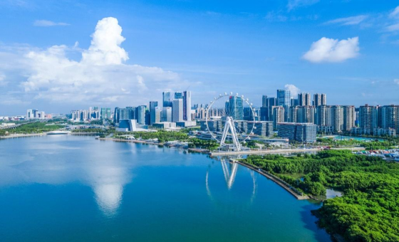 深圳市碧海蓝天的欢乐港湾（林建玲摄）