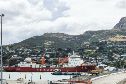 “雪龙”号踏上归途 南极各站进入越冬工作阶段